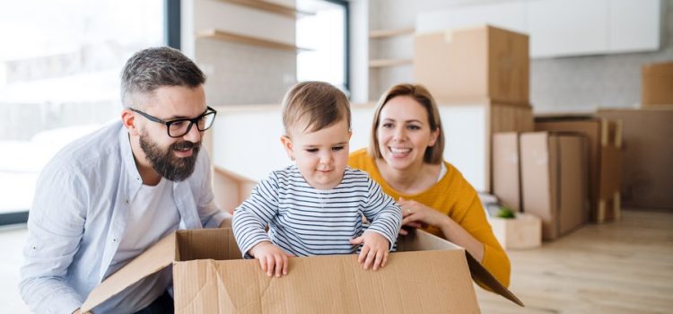 Comment préparer un déménagement avec un bébé